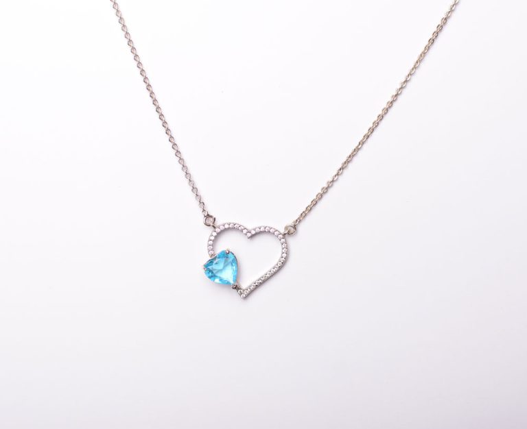 گردنبند قلب با نگین آبی
