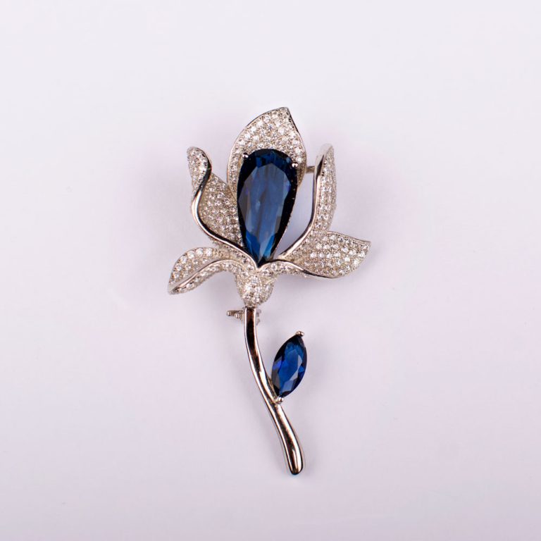 سنجاق سینه جولیا