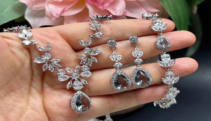 هماهنگی رنگ نقره با لباس